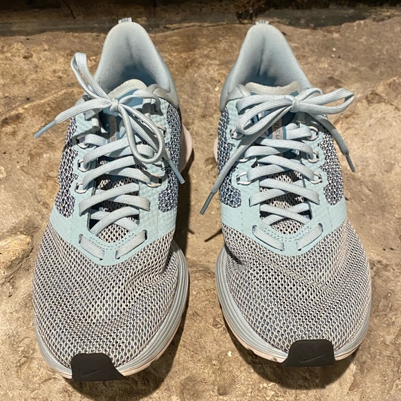 Nike shoes - Picture 2 of 4